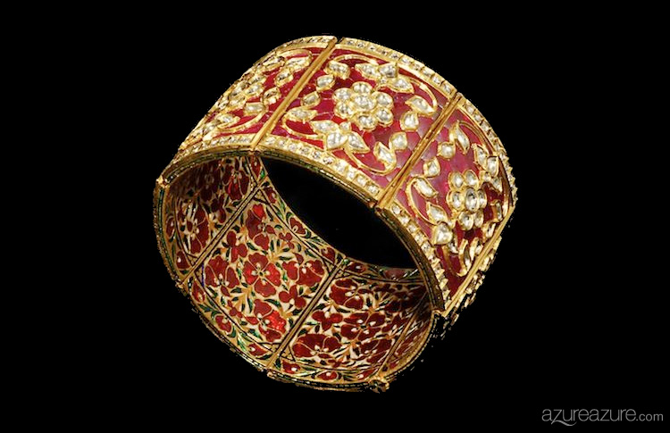 Enameled bracelet set with rubies. (Photo: file)