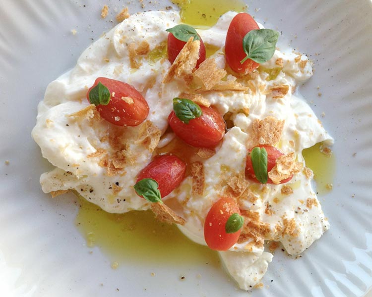 Burrata con tomatitos y cristal de grissini Receta Burrata con tomatitos y cristal de grissini