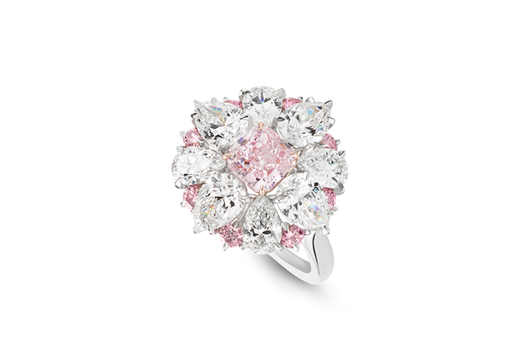 Las piedras preciosas engalanan este anillo de Asprey.