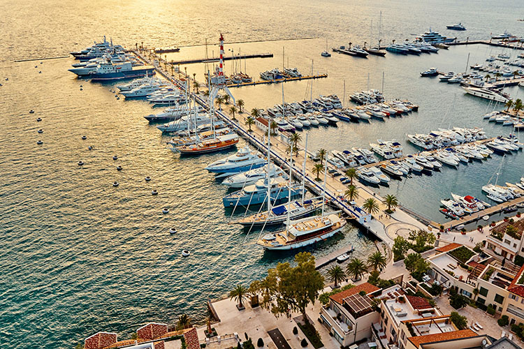 Porto Montenegro tiene capacidad para 450 naves.