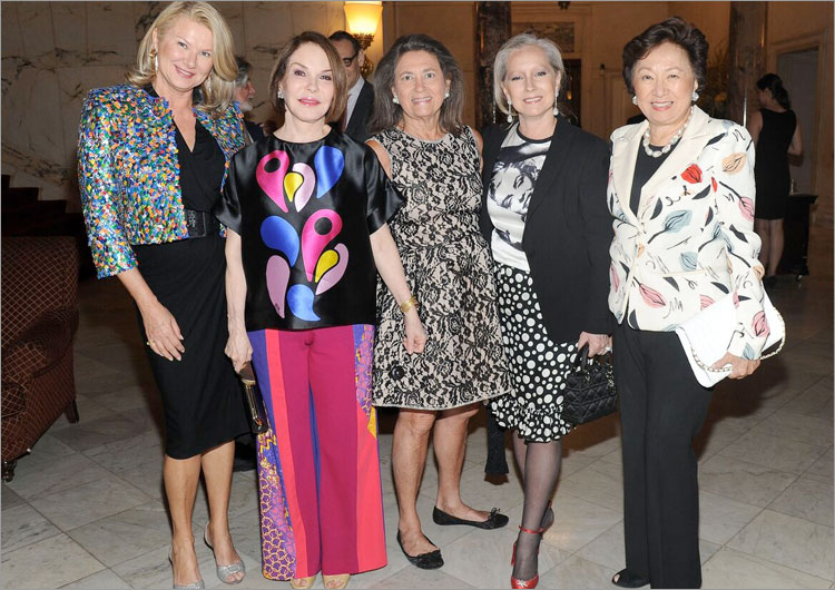 Liliana Cavendish, María Cristina Anzola, Sharon Hoge, Pilar Molyneux, Shirley Young