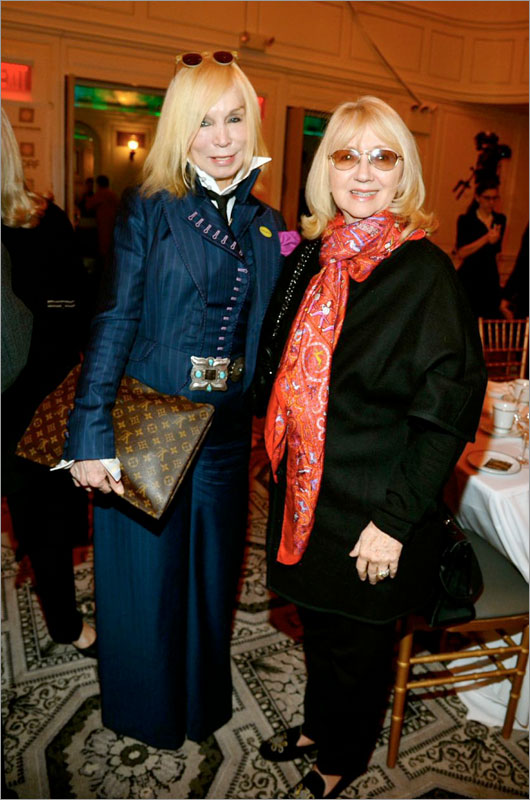 Hope for Depression Research Foundation D. Maggie Norris junto a una invitada