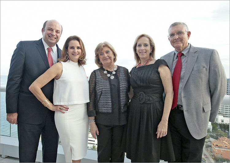 Cándido Viyella, Anabella Viyella, Alicia Cervera, Alicia Cervera Lamadrid & Jorge Lamadrid Cándido Viyella, Anabella Viyella, Alicia Cervera, Alicia Cervera Lamadrid & Jorge Lamadrid