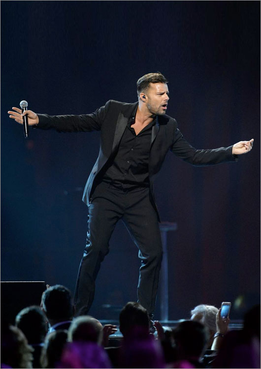 Homenaje a Gloria y Emilio Estefan durante la gala de Keep Memory Alive