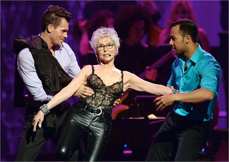 Homenaje a Gloria y Emilio Estefan durante la gala de Keep Memory Alive