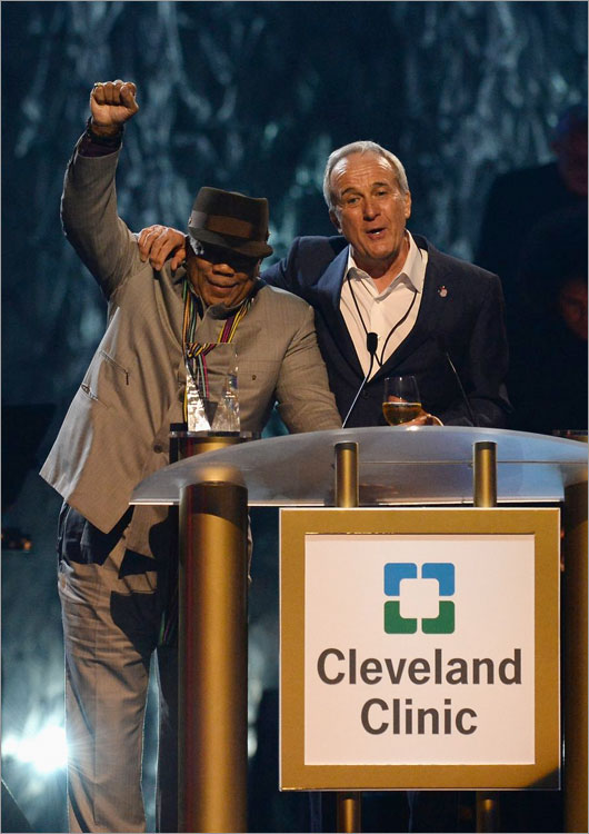 Homenaje a Gloria y Emilio Estefan durante la gala de Keep Memory Alive