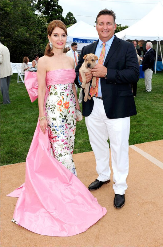 Jean Shafiroff junto al alcalde de la Villa de Southampton Mark Epley