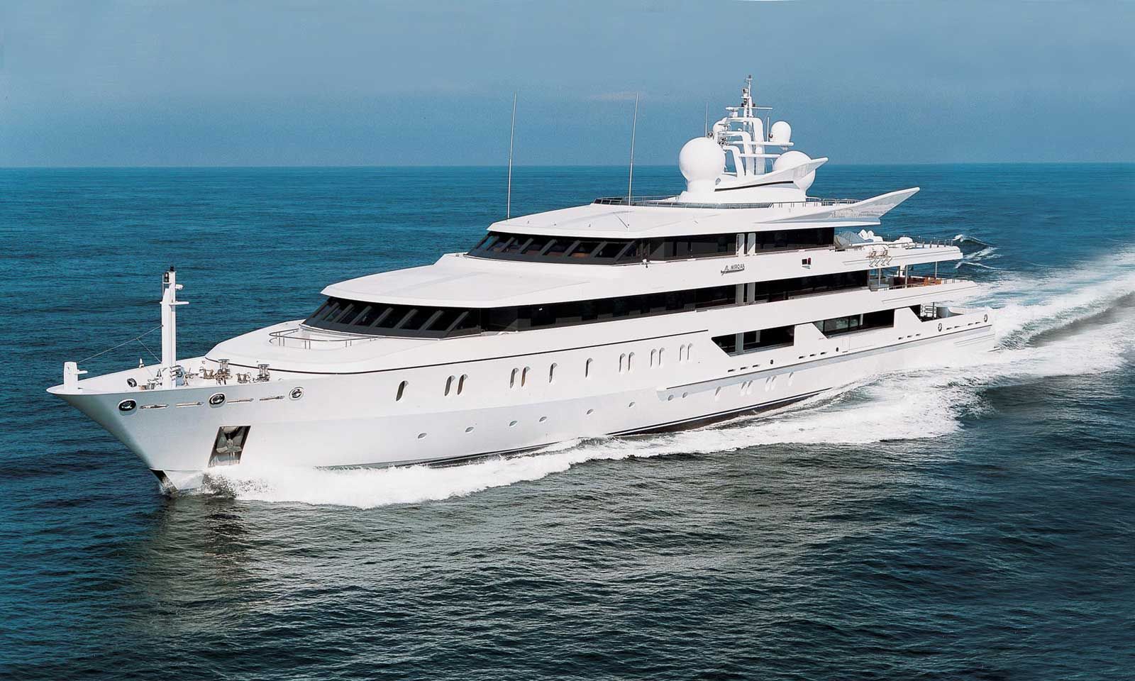 who owns private yacht in india
