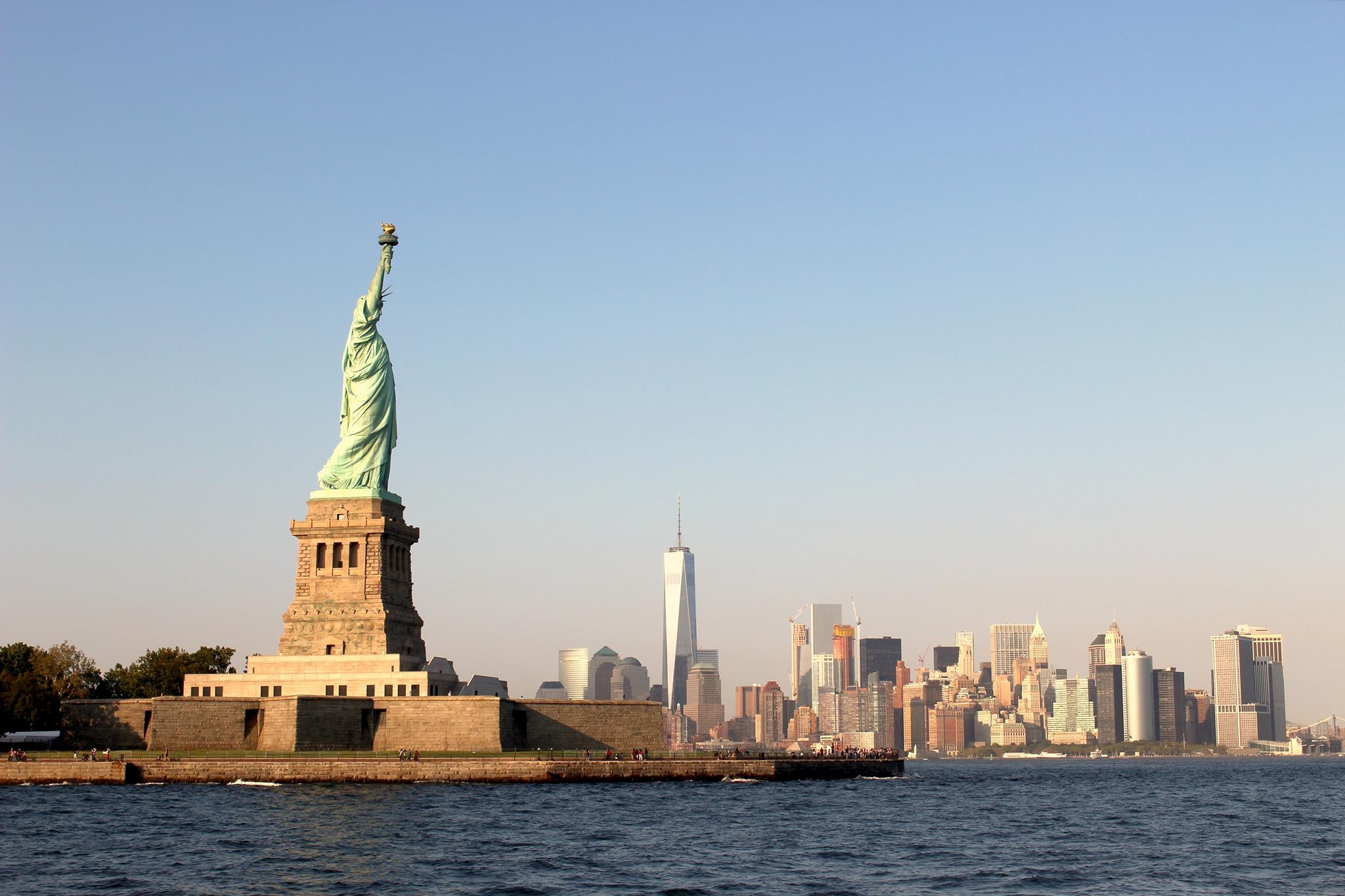 Tower of freedom and the view of Manhattan behind. Photo: Unspash