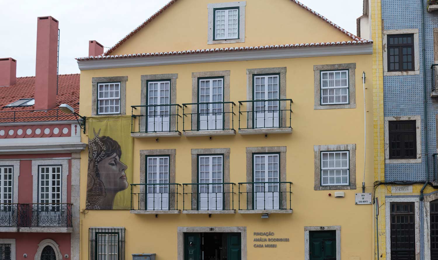 FUNDAÇÃO AMÁLIA RODRIGUES