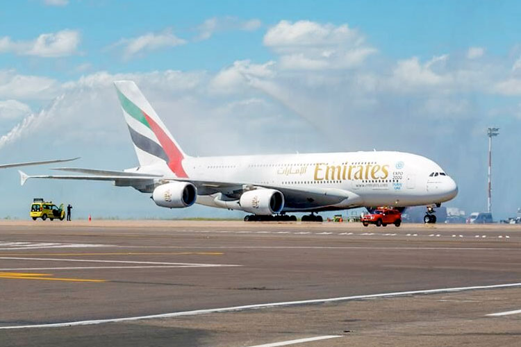 emirates airlines, primera clase, airbus a380, boeing 777, suites, suites privadas, spa, ducha a bordo, bar a bordo, cocina gourmet a la carta, krug, don perignon