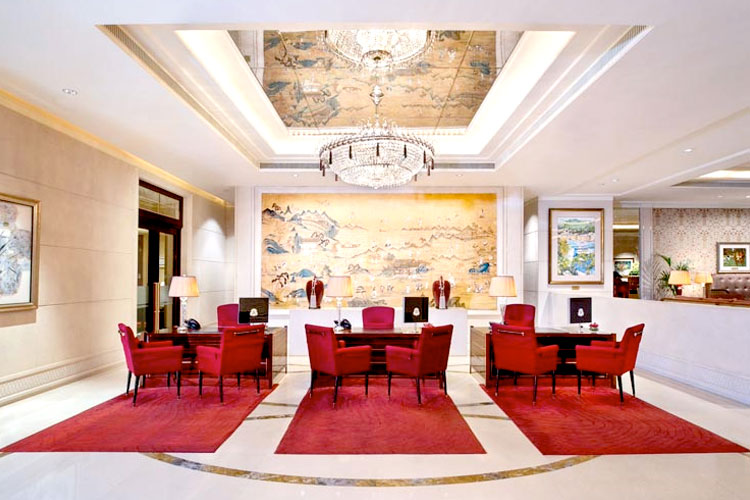 St. Regis Singapore Hotel: Bespoke Service Amidst One of the Most Important Private Collections in Southeast Asia