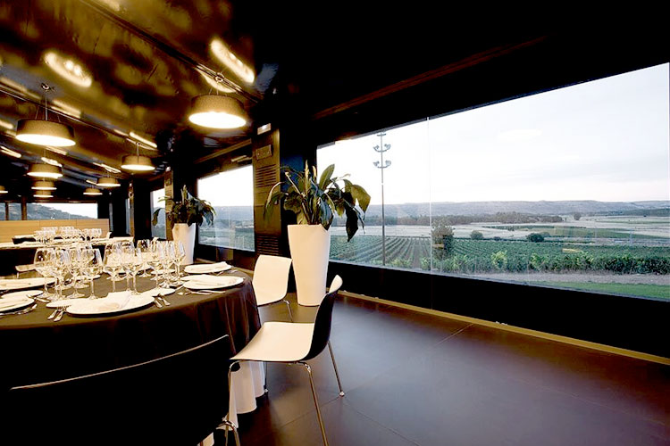 best winery restaurants, new foodie trends, food and wine, wine pairings, best wineries in australia, best wineries in spain, best wineries in argentina, best wineries in south africa, leeuwin estate winery, leeuwin restaurant, bodega tapiz, terruño restaurant, bodega la motte, pierneef a la motte restaurant, bodega cepa 21 by emilio moro, cepa 21 restaurant