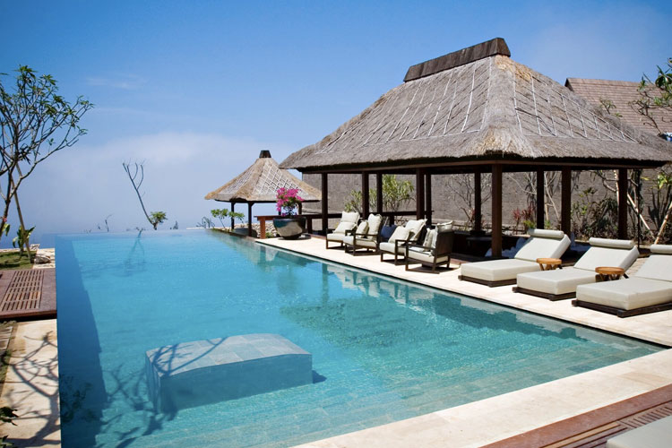 Bvlgari Boutique Hotels: Urban Oases with the Best 5-Star Luxury Around the World luxury, luxury hotels, vip hotels, bvlgari hotels and resorts, luxury hotels in milan, luxury hotels in london, high-end tourism in europe, luxury travel, bvlgari hotels bali, bvlgari resort bali, luxury travel thailand, luxury travel bali, best boutique hotels, il giardino restaurant milan, il ristorante milan, antonio citterio patricia viel associates, ginza restaurant japan, foster + partners studio, genesis art foundation, bvlgari hotel beijing