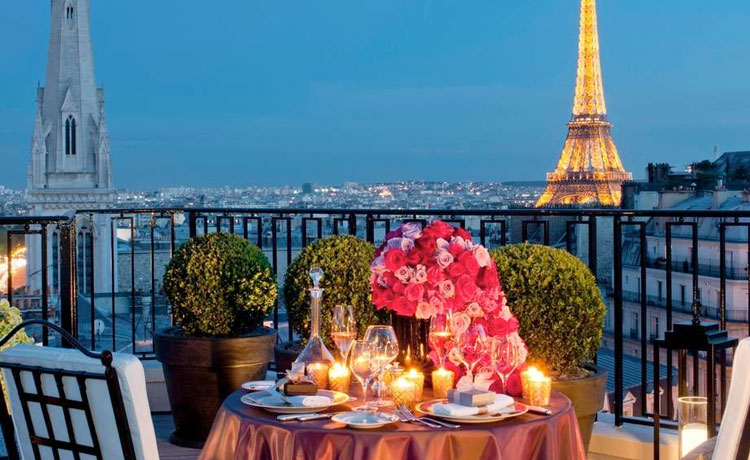 best hotel suites in the world, most expensive suites in the world, luxury suites, top 10 hotel suites, royal penthouse suite, hotel president wilson geneva, shahi mahal suite, hotel raj palace jaipur, ty warner penthouse suite, hotel four seasons, nueva york, sky villa palms, casino resort las vegas, royal suite st. regis saadiyat island resort, abu dabi, penthouse suite at hotel four season george v, parís