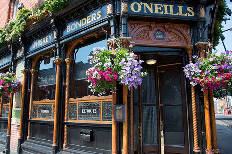 irish pubs, best pubs in dublin, the temple bar, o’neills victorian, 37 dawson street, best irish pubs, best place for a beer in dublin, guinness beer, irish whiskey, dublin nightlife