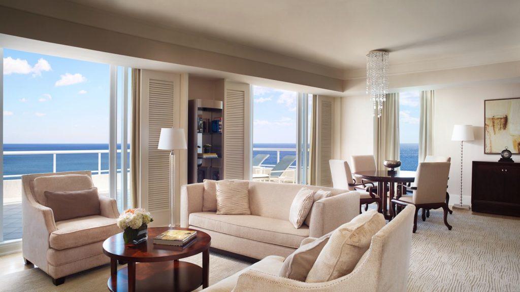 Una de las habitaciones de lujo del hotel Ritz Carlton Fort Lauderdale.