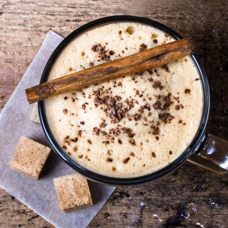 Café gourmet con miel y azafrán